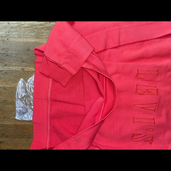 ♦️Levi’s crewneck sweater♦️ - Picture 8 of 9